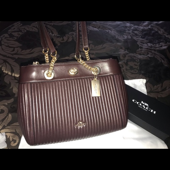 Coach Turnlock Edie Shoulder Bag With Quilting - Picture 6 of 8